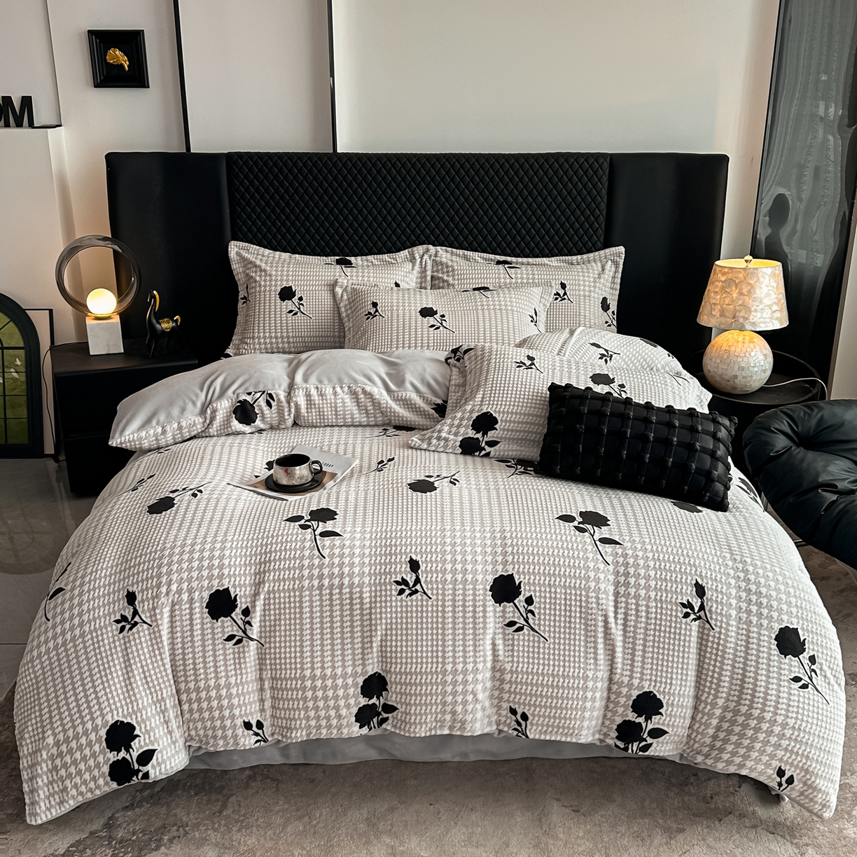 91家纺网 家纺一手货源 找家纺 女子家纺 2025新款高克重牛奶绒立体烂花四件套 千鸟花语-灰