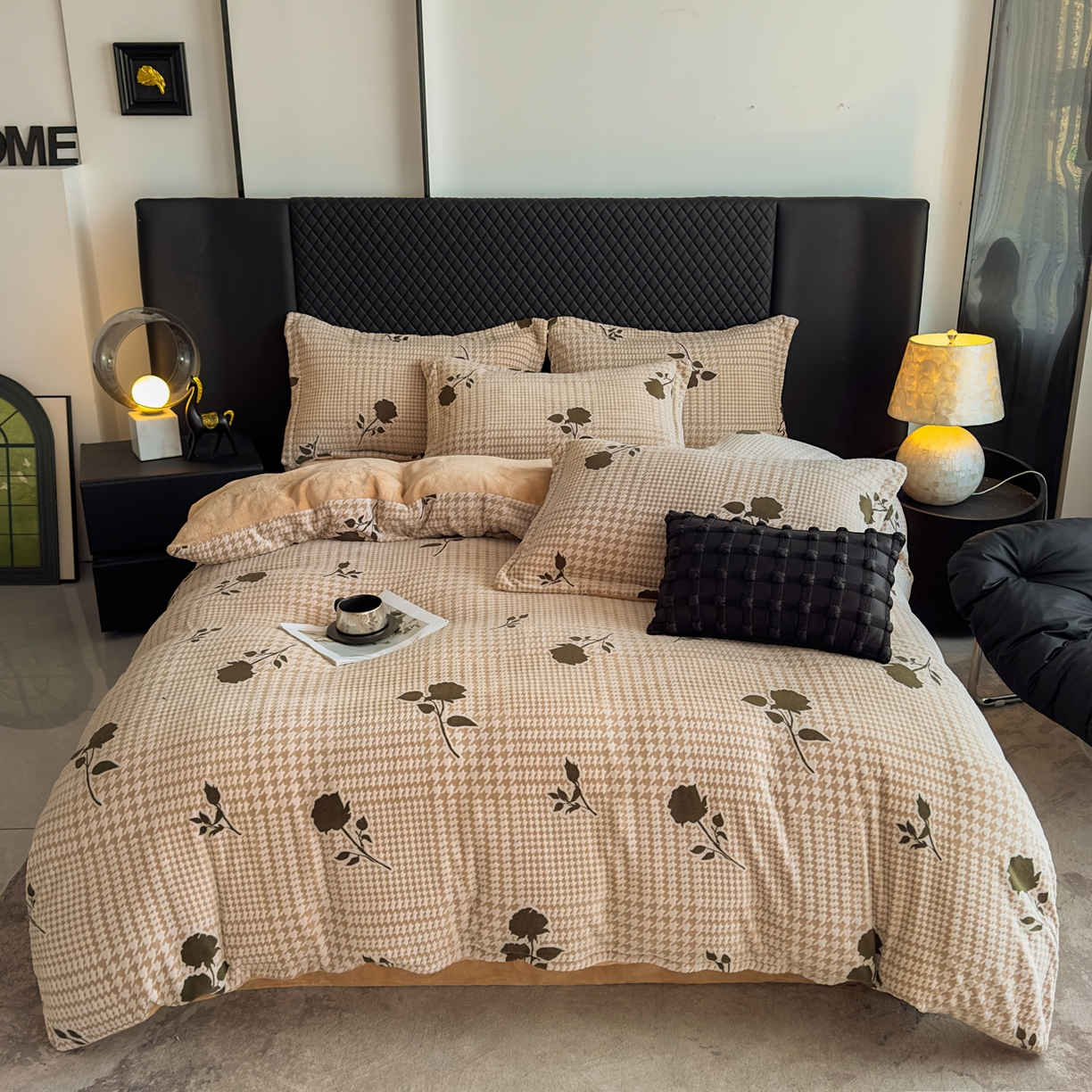 91家纺网 家纺一手货源 找家纺 女子家纺 2025新款高克重牛奶绒立体烂花四件套 千鸟花语-浅咖