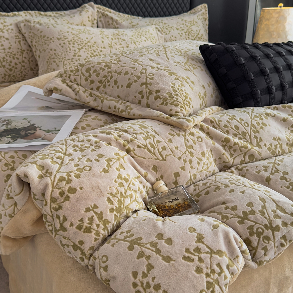 91家纺网 家纺一手货源 找家纺 女子家纺 2025新款高克重牛奶绒立体烂花四件套 秋景-咖