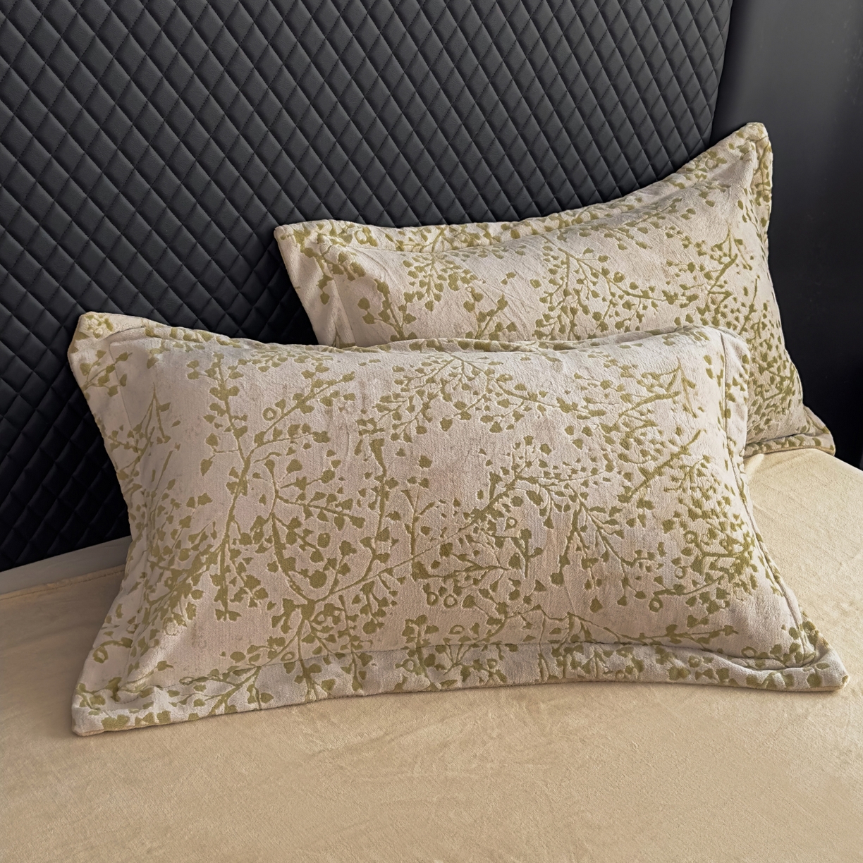 91家纺网 家纺一手货源 找家纺 女子家纺 2025新款高克重牛奶绒立体烂花四件套 秋景-咖