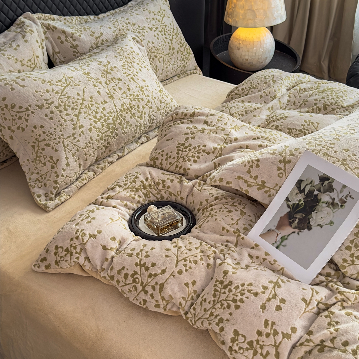 91家纺网 家纺一手货源 找家纺 女子家纺 2025新款高克重牛奶绒立体烂花四件套 秋景-咖