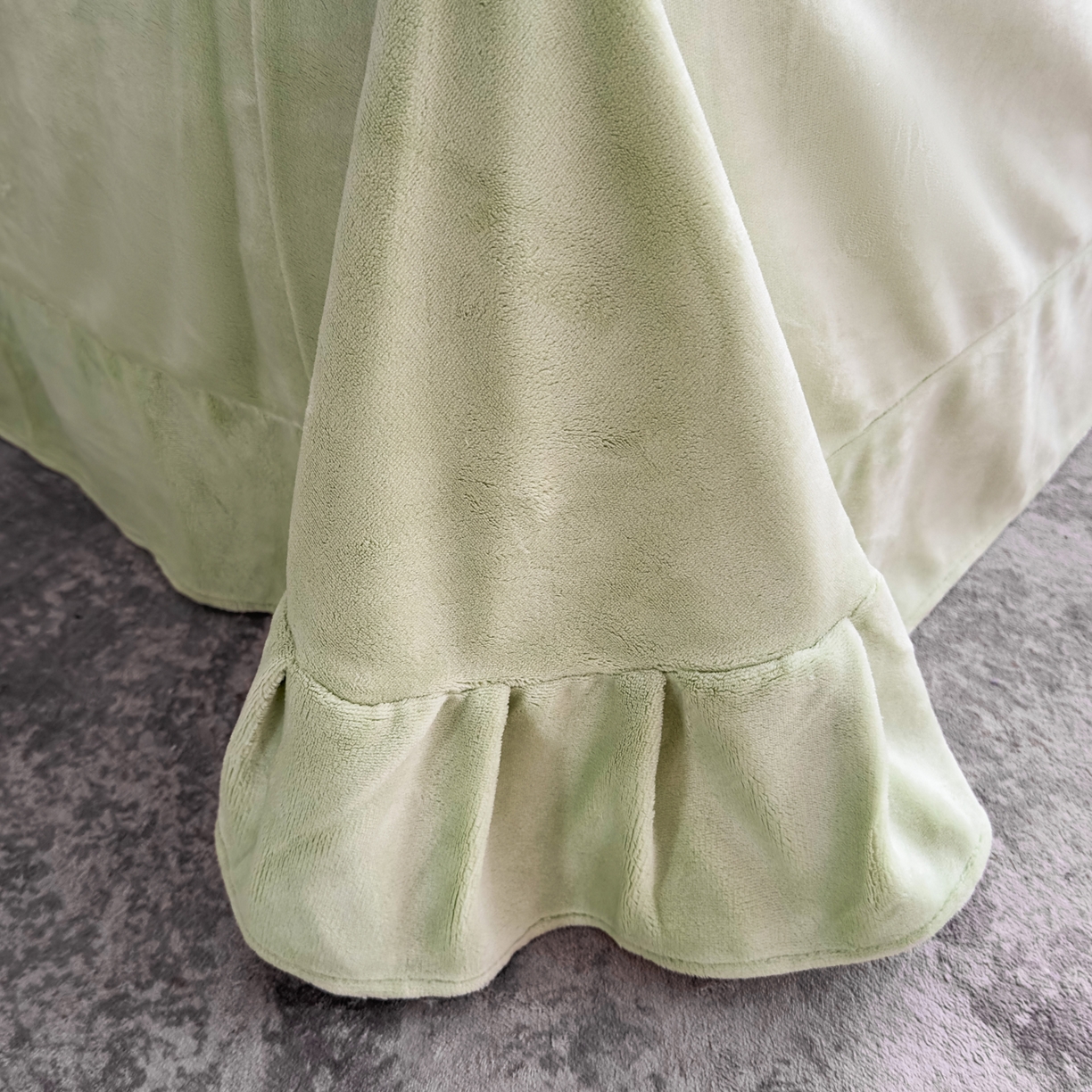 91家纺网 家纺一手货源 找家纺 女子家纺 2025新款高克重牛奶绒立体烂花四件套 秋景-绿