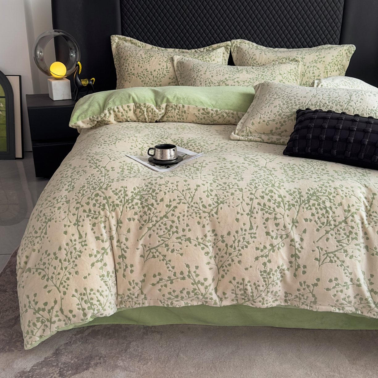 91家纺网 家纺一手货源 找家纺 女子家纺 2025新款高克重牛奶绒立体烂花四件套 秋景-绿