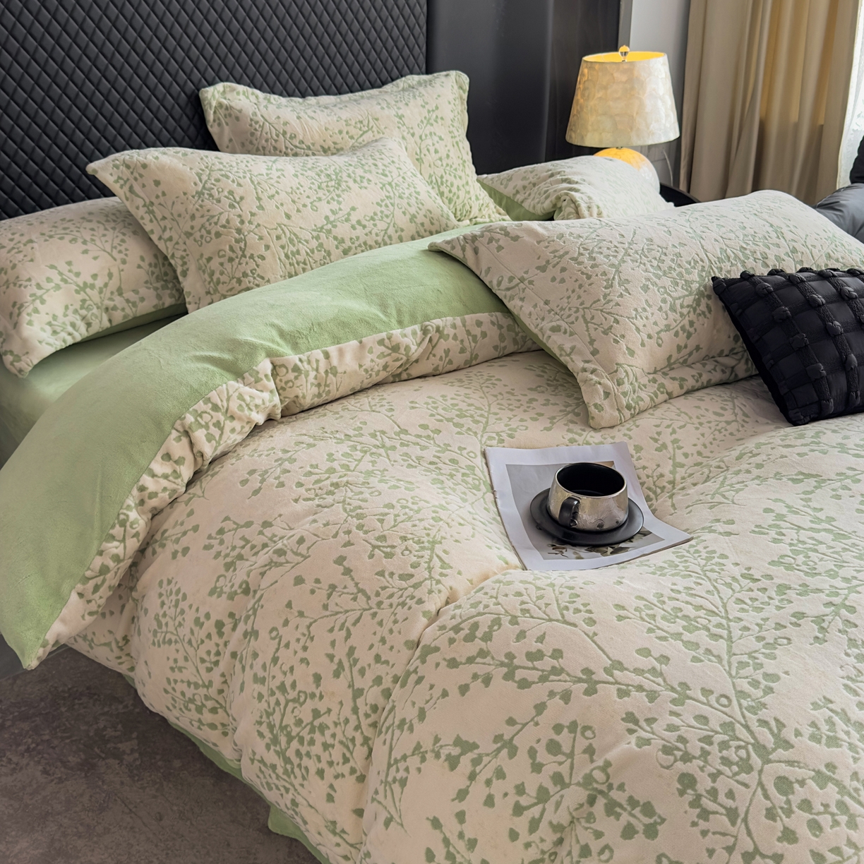 91家纺网 家纺一手货源 找家纺 女子家纺 2025新款高克重牛奶绒立体烂花四件套 秋景-绿
