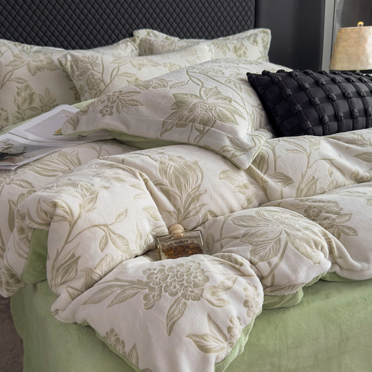 91家纺网 家纺一手货源 找家纺 女子家纺 2025新款高克重牛奶绒立体烂花四件套 秋雨花恋-绿