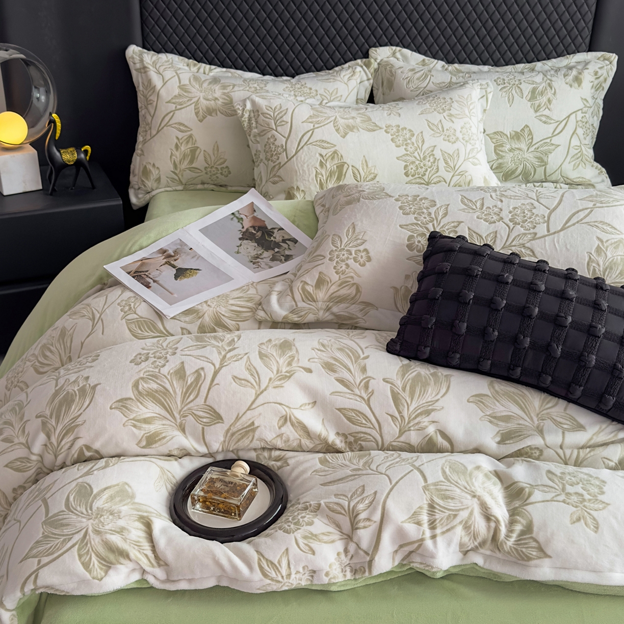 91家纺网 家纺一手货源 找家纺 女子家纺 2025新款高克重牛奶绒立体烂花四件套 秋雨花恋-绿