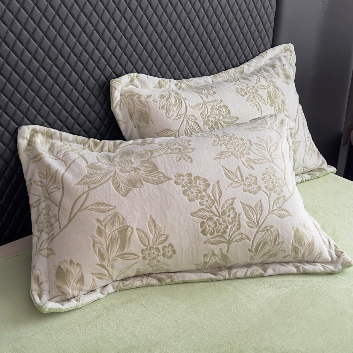 91家纺网 家纺一手货源 找家纺 女子家纺 2025新款高克重牛奶绒立体烂花四件套 秋雨花恋-绿