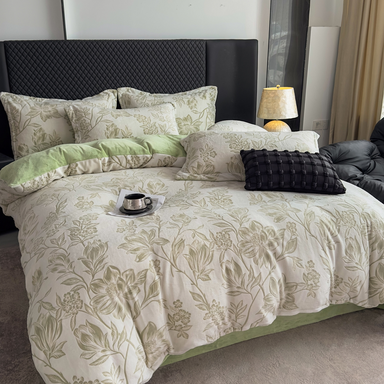 91家纺网 家纺一手货源 找家纺 女子家纺 2025新款高克重牛奶绒立体烂花四件套 秋雨花恋-绿