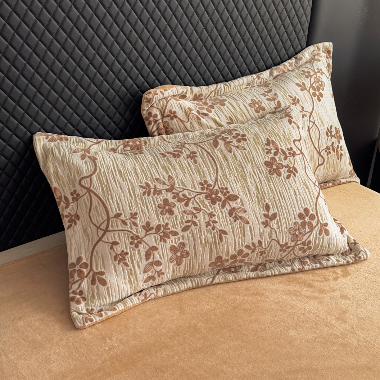 91家纺网 家纺一手货源 找家纺 女子家纺 2025新款高克重牛奶绒立体烂花四件套 叶语悠然-咖