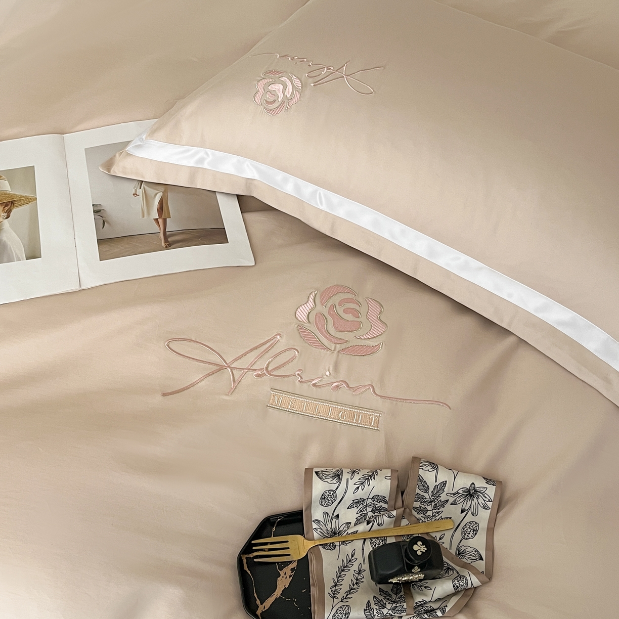 91家纺网 家纺一手货源 找家纺 新方向 2026新款刺绣全棉100s贡缎长绒棉四件套-茶花开了 茶花开了-香槟