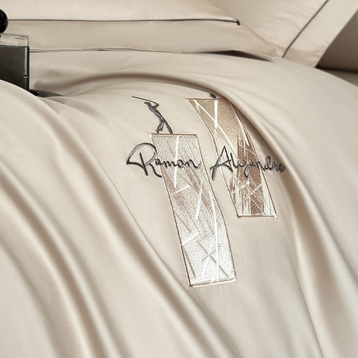 91家纺网 家纺一手货源 找家纺 新方向 2026新款刺绣全棉100s贡缎长绒棉四件套-哈德森 哈德森-香槟