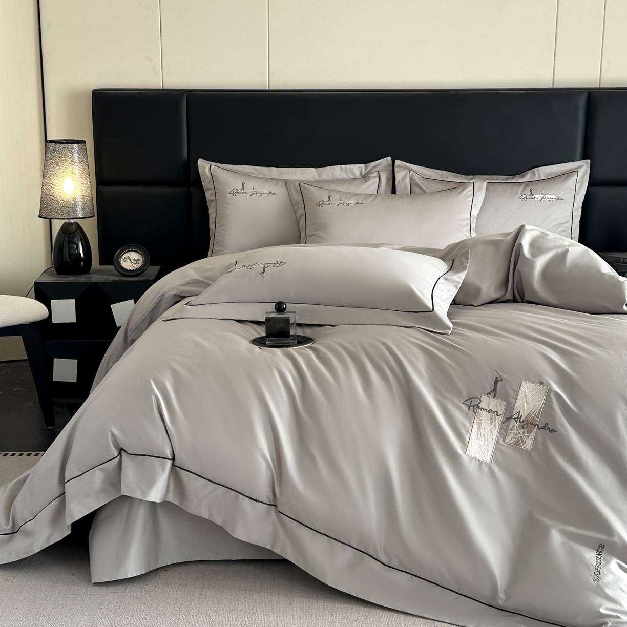 91家纺网 家纺一手货源 找家纺 新方向 2026新款刺绣全棉100s贡缎长绒棉四件套-哈德森 哈德森-爵士灰