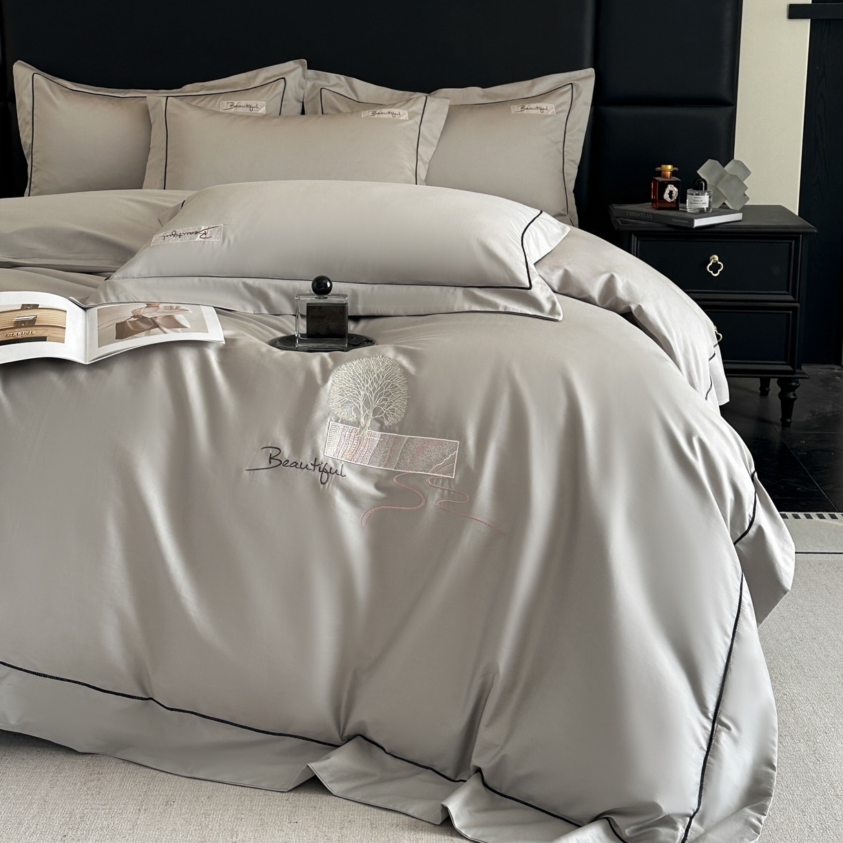 91家纺网 家纺一手货源 找家纺 新方向 2025新款刺绣全棉100s贡缎长绒棉四件套-往事 往事-爵士灰