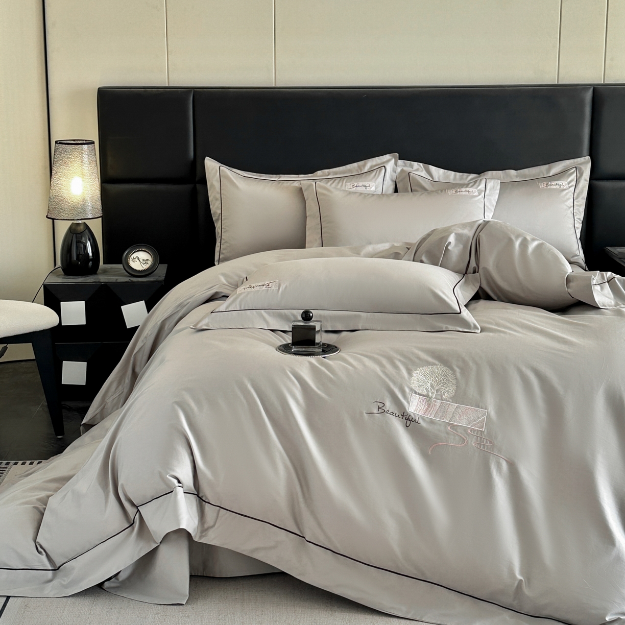 91家纺网 家纺一手货源 找家纺 新方向 2025新款刺绣全棉100s贡缎长绒棉四件套-往事 往事-爵士灰