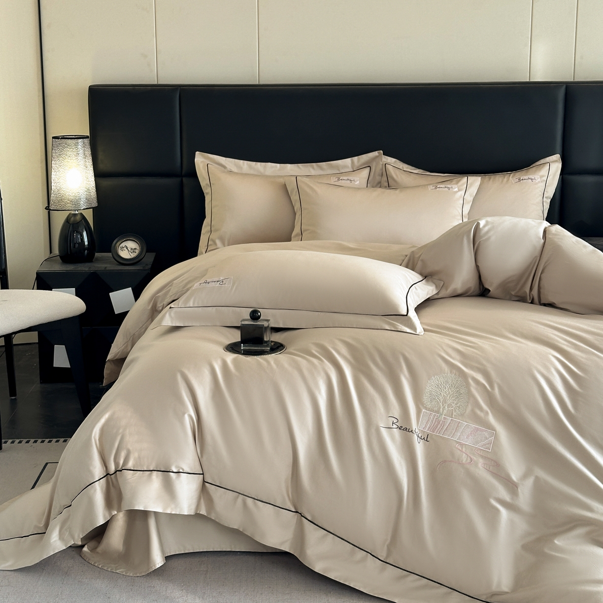 91家纺网 家纺一手货源 找家纺 新方向 2025新款刺绣全棉100s贡缎长绒棉四件套-往事 往事-香槟