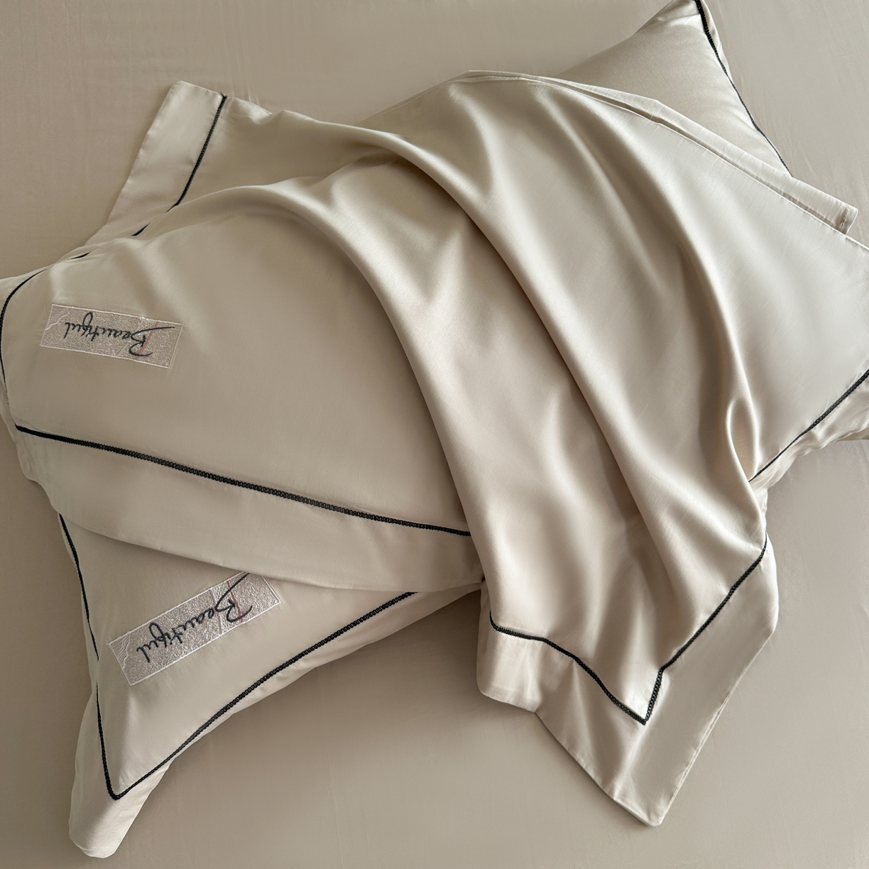 91家纺网 家纺一手货源 找家纺 新方向 2025新款刺绣全棉100s贡缎长绒棉四件套-往事 往事-香槟