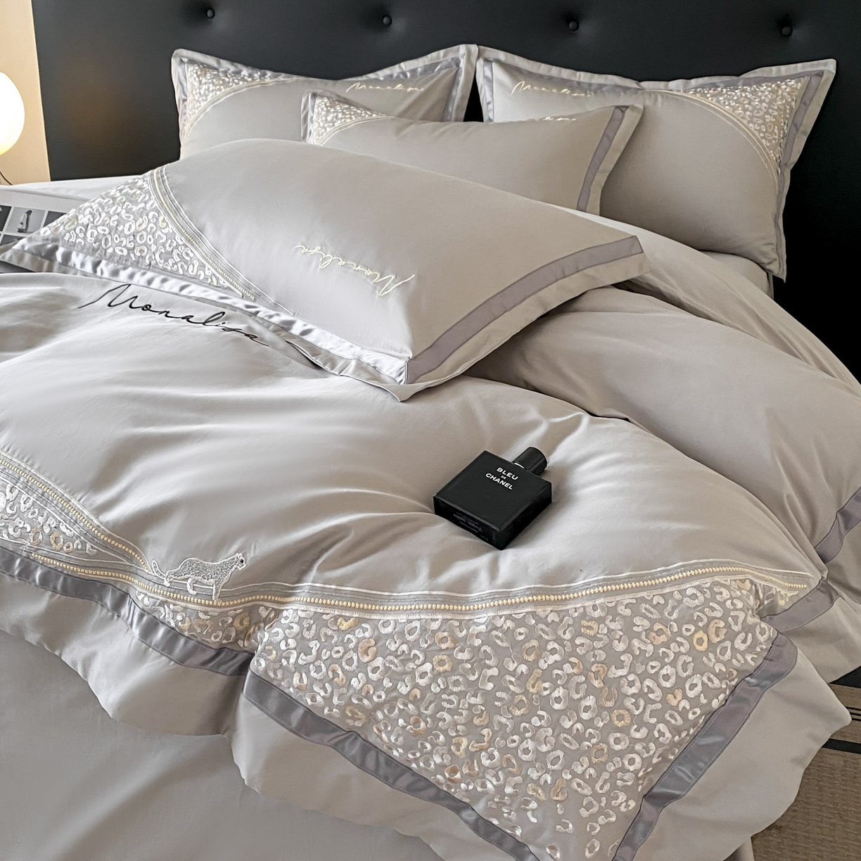 91家纺网 家纺一手货源 找家纺 新方向 2025新款刺绣全棉100s贡缎长绒棉四件套-威尔 威尔-爵士灰