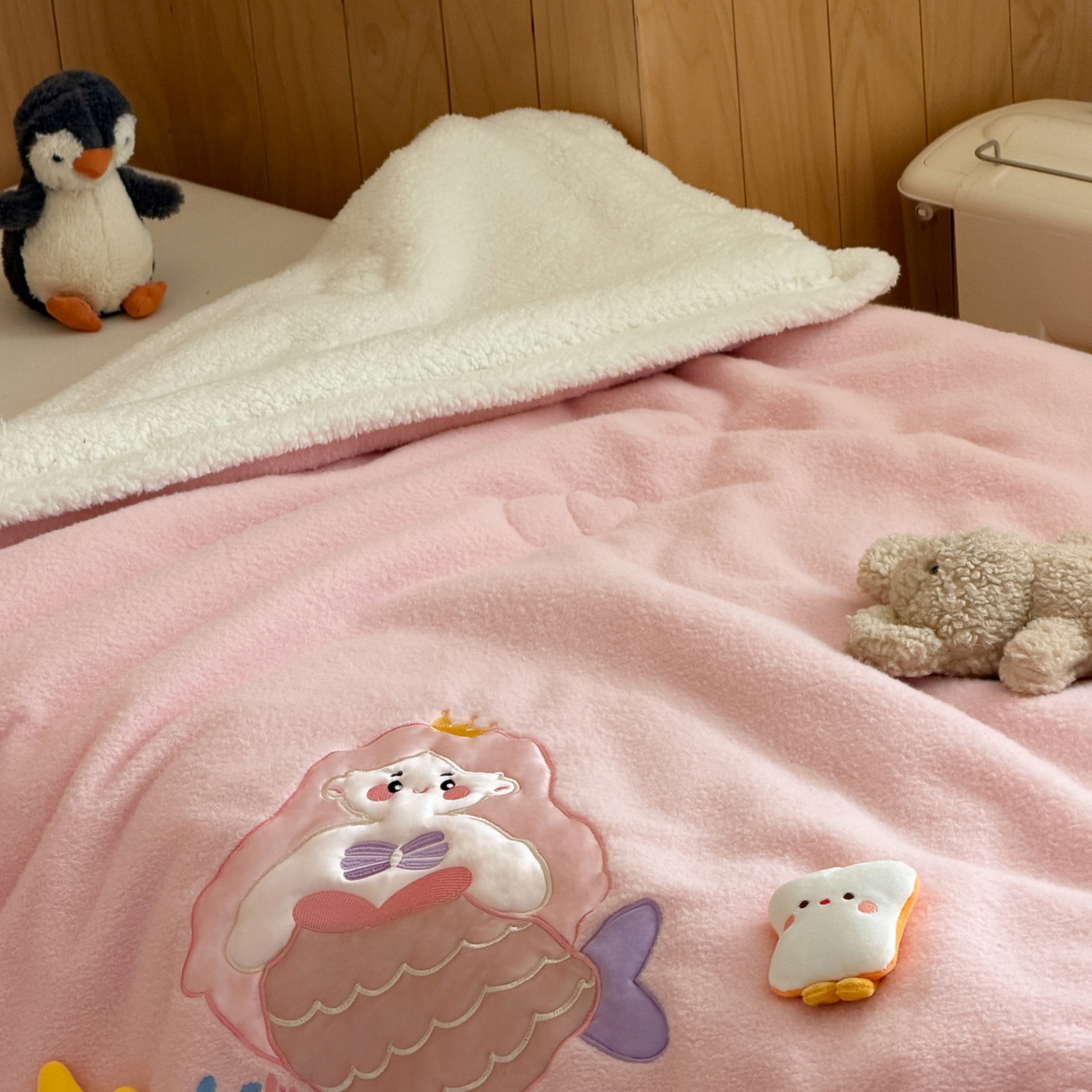 91家纺网 家纺一手货源 找家纺 （总）喜多兔儿童家纺 2025新款圆圆系列抗菌恒温奶柔羊咩绒毯毛毯被