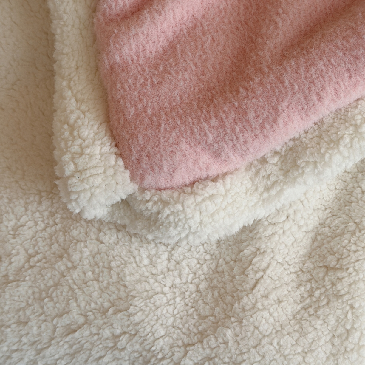 91家纺网 家纺一手货源 找家纺 （总）喜多兔儿童家纺 2025新款圆圆系列抗菌恒温奶柔羊咩绒毯毛毯被