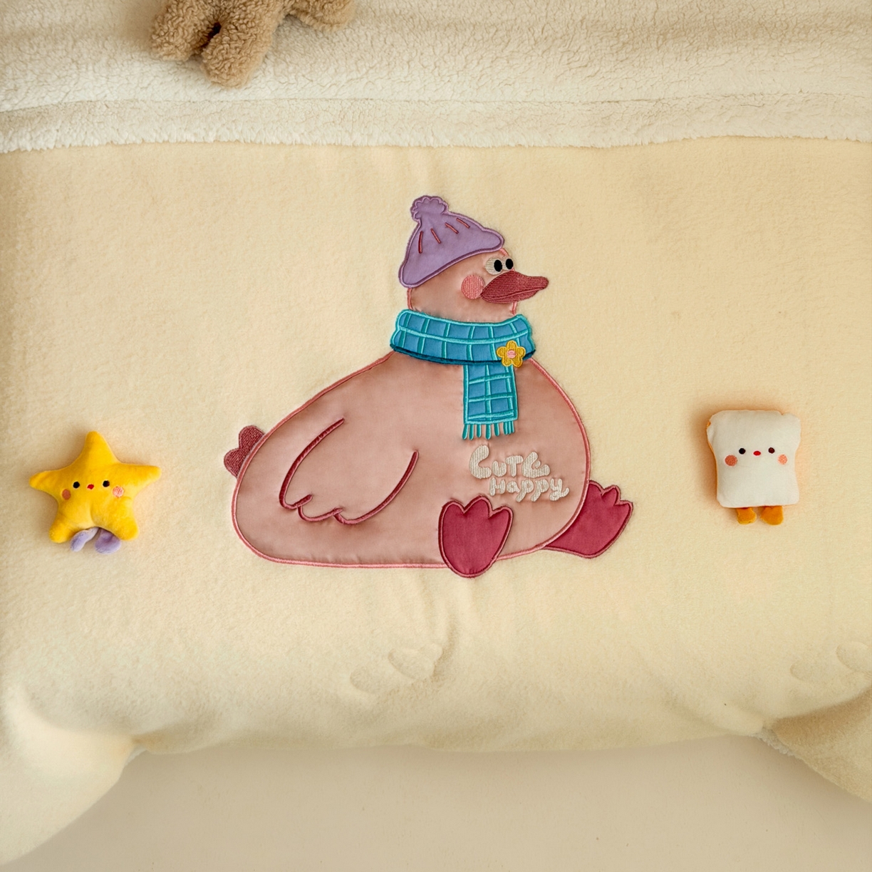 91家纺网 家纺一手货源 找家纺 喜多兔儿童家纺 2025新款圆圆系列抗菌恒温奶柔羊咩绒毯毛毯被 黄色圆滚滚的小鸭子