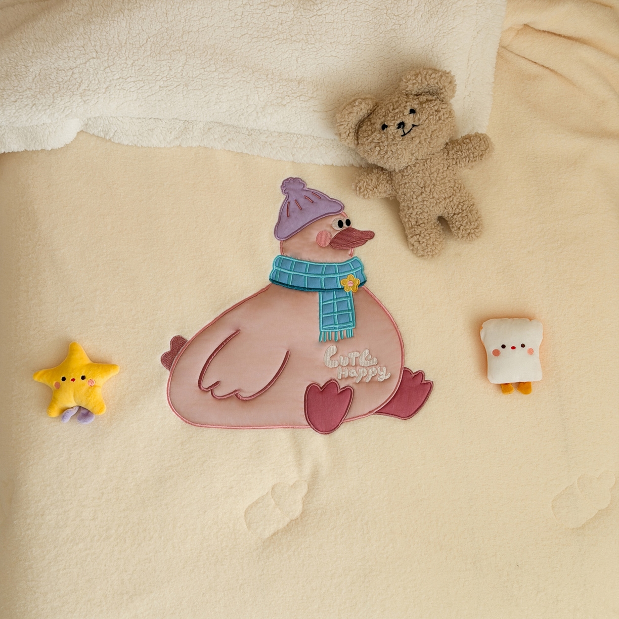 91家纺网 家纺一手货源 找家纺 喜多兔儿童家纺 2025新款圆圆系列抗菌恒温奶柔羊咩绒毯毛毯被 黄色圆滚滚的小鸭子