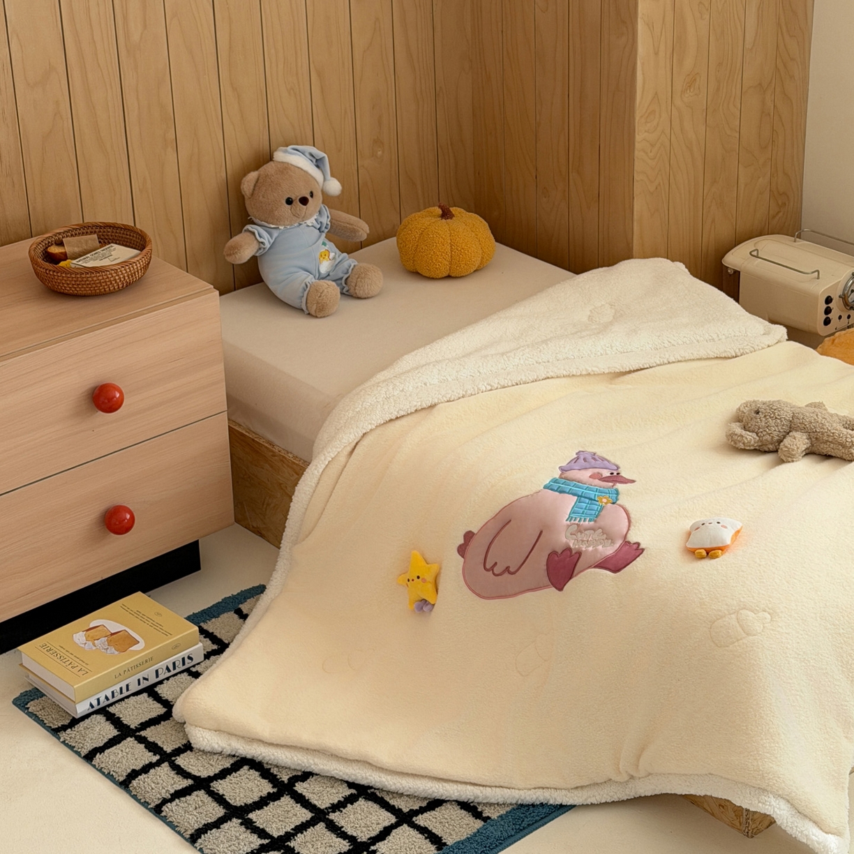 91家纺网 家纺一手货源 找家纺 喜多兔儿童家纺 2025新款圆圆系列抗菌恒温奶柔羊咩绒毯毛毯被 黄色圆滚滚的小鸭子