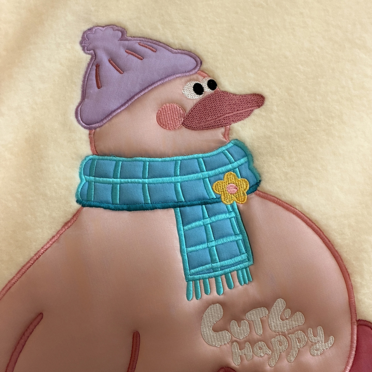 91家纺网 家纺一手货源 找家纺 喜多兔儿童家纺 2025新款圆圆系列抗菌恒温奶柔羊咩绒毯毛毯被 黄色圆滚滚的小鸭子