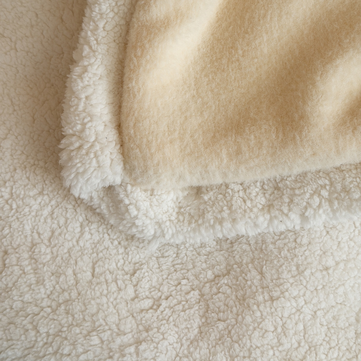 91家纺网 家纺一手货源 找家纺 喜多兔儿童家纺 2025新款圆圆系列抗菌恒温奶柔羊咩绒毯毛毯被 黄色圆滚滚的小鸭子