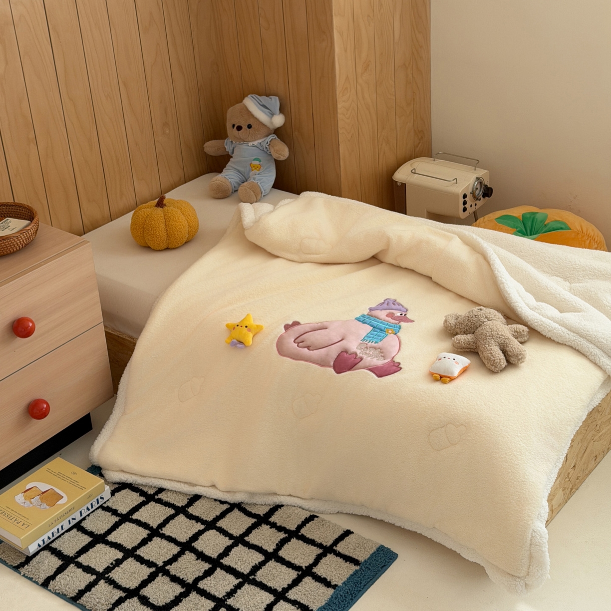 91家纺网 家纺一手货源 找家纺 喜多兔儿童家纺 2025新款圆圆系列抗菌恒温奶柔羊咩绒毯毛毯被 黄色圆滚滚的小鸭子