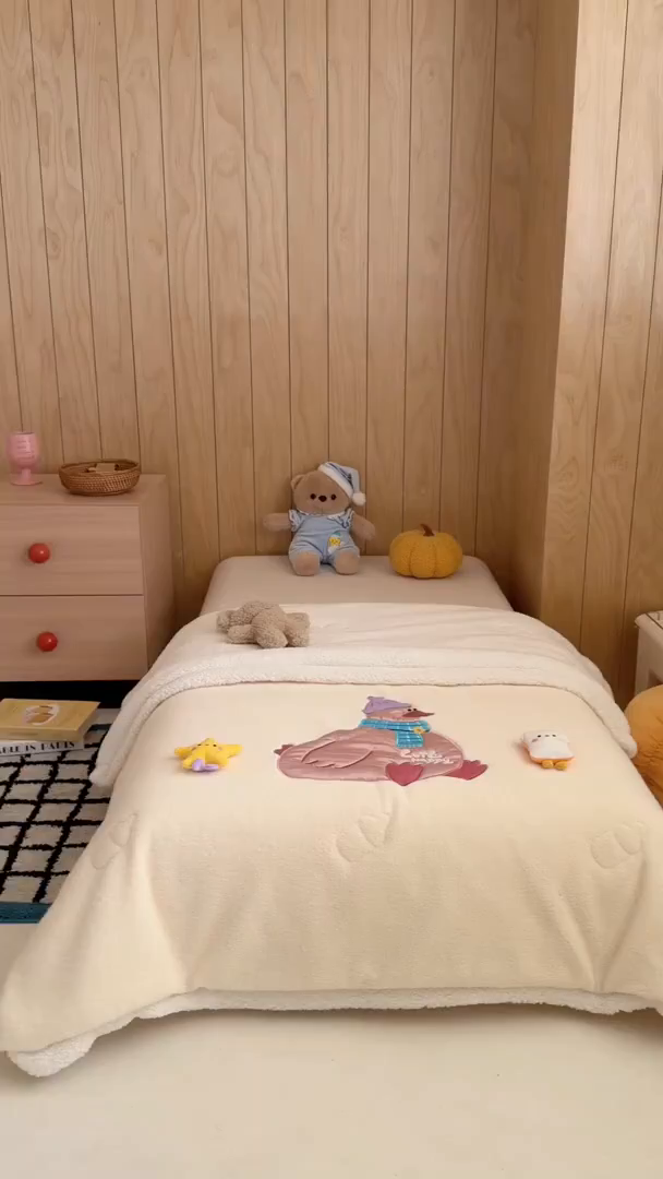 91家纺网 家纺一手货源 找家纺 喜多兔儿童家纺 2025新款圆圆系列抗菌恒温奶柔羊咩绒毯毛毯被 黄色圆滚滚的小鸭子