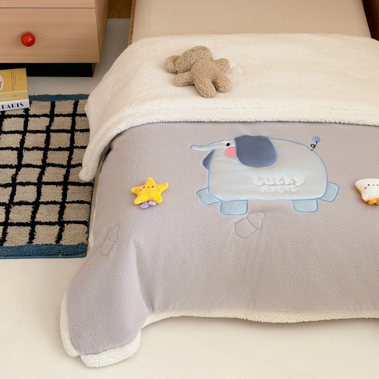 91家纺网 家纺一手货源 找家纺 喜多兔儿童家纺 2025新款圆圆系列抗菌恒温奶柔羊咩绒毯毛毯被 灰色圆滚滚的小象