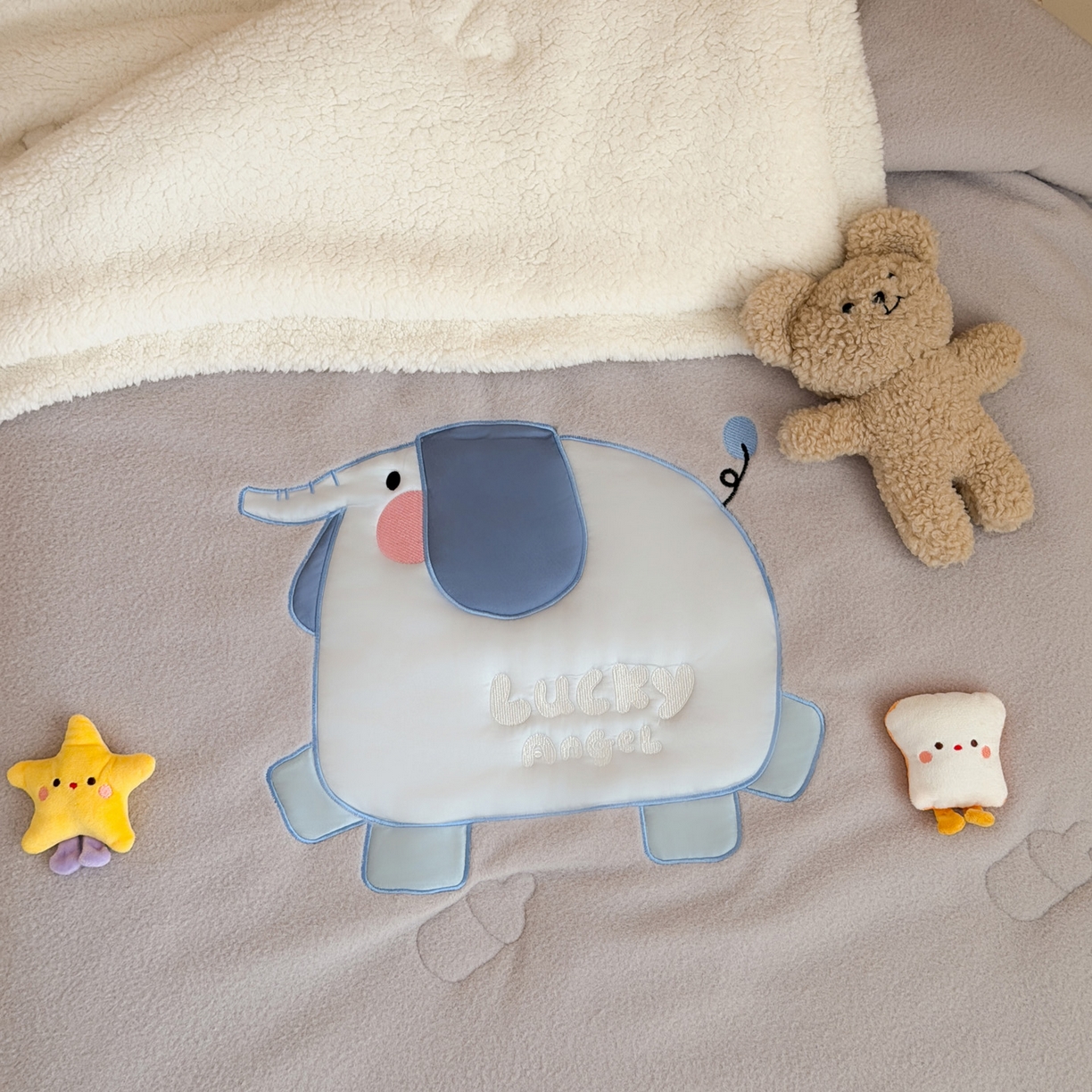 91家纺网 家纺一手货源 找家纺 喜多兔儿童家纺 2025新款圆圆系列抗菌恒温奶柔羊咩绒毯毛毯被 灰色圆滚滚的小象