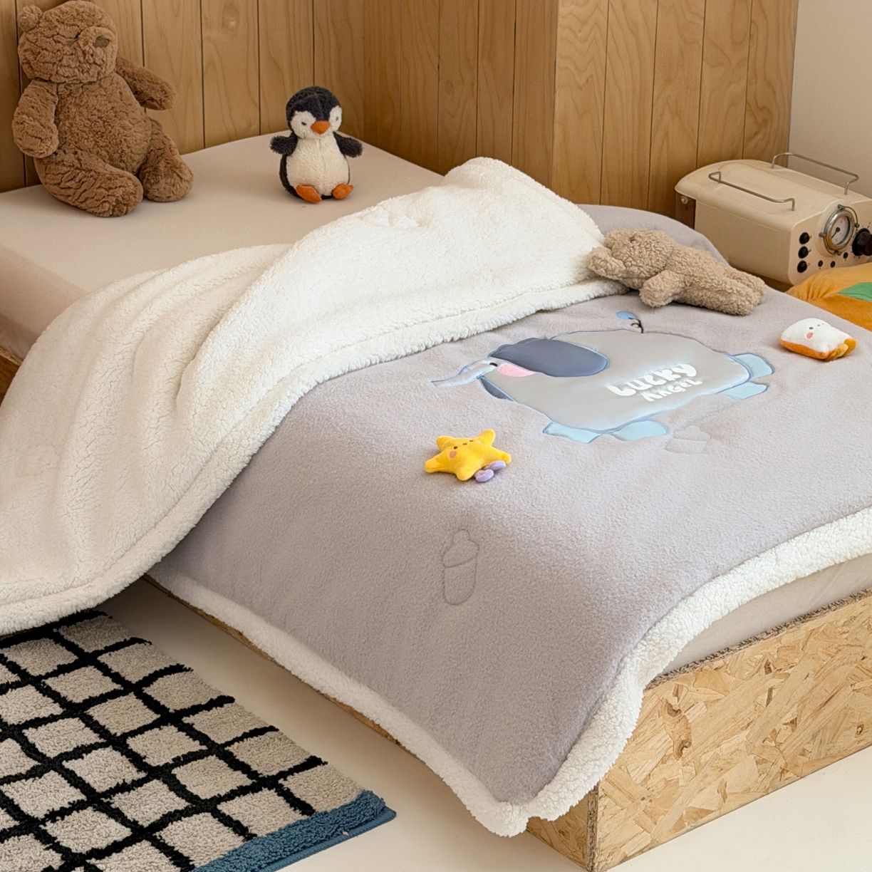 91家纺网 家纺一手货源 找家纺 喜多兔儿童家纺 2025新款圆圆系列抗菌恒温奶柔羊咩绒毯毛毯被 灰色圆滚滚的小象