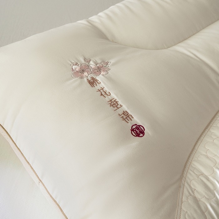 91家纺网 家纺一手货源 找家纺 昕科 2025新款锦绣桃花枕-全棉纯棉粉色桃花刺绣枕头枕芯 锦绣桃花枕一只