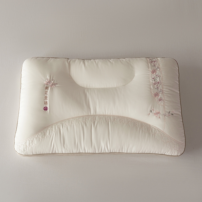 91家纺网 家纺一手货源 找家纺 （总）昕科 2025新款锦绣桃花枕-全棉纯棉粉色桃花刺绣枕头枕芯