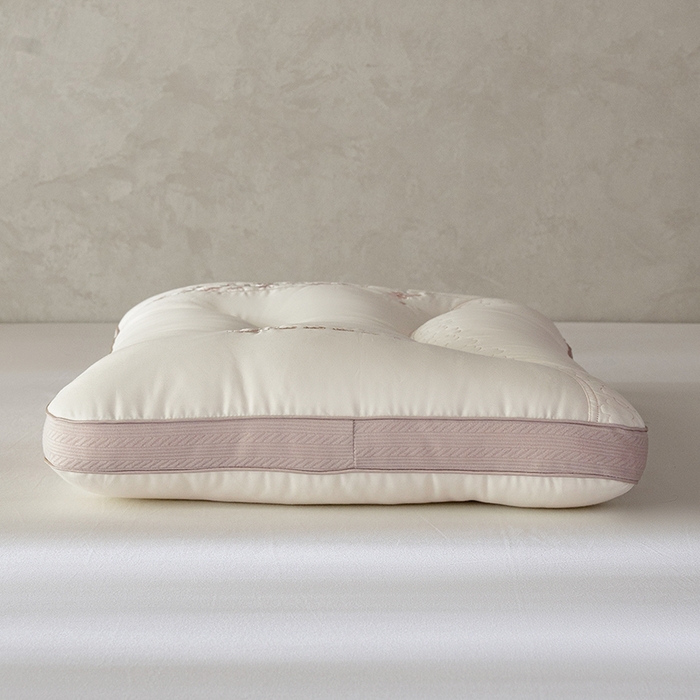 91家纺网 家纺一手货源 找家纺 （总）昕科 2025新款锦绣桃花枕-全棉纯棉粉色桃花刺绣枕头枕芯