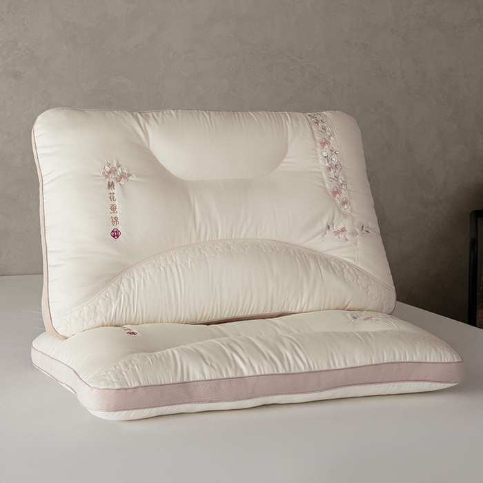 91家纺网 家纺一手货源 找家纺 昕科 2025新款锦绣桃花枕-全棉纯棉粉色桃花刺绣枕头枕芯 锦绣桃花枕一只