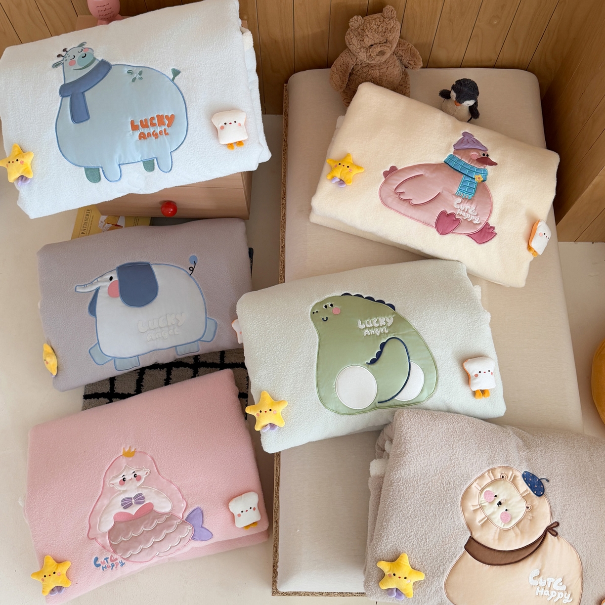 91家纺网 家纺一手货源 找家纺 喜多兔儿童家纺 2025新款圆圆系列抗菌恒温奶柔羊咩绒毯毛毯被 组合