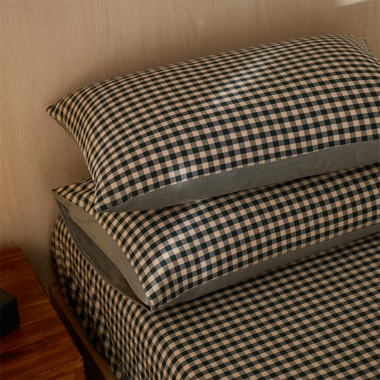 91家纺网 家纺一手货源 找家纺 启程家纺 2026新款纯棉水洗棉复古小格多规格系列单品床单 复古小格-黑