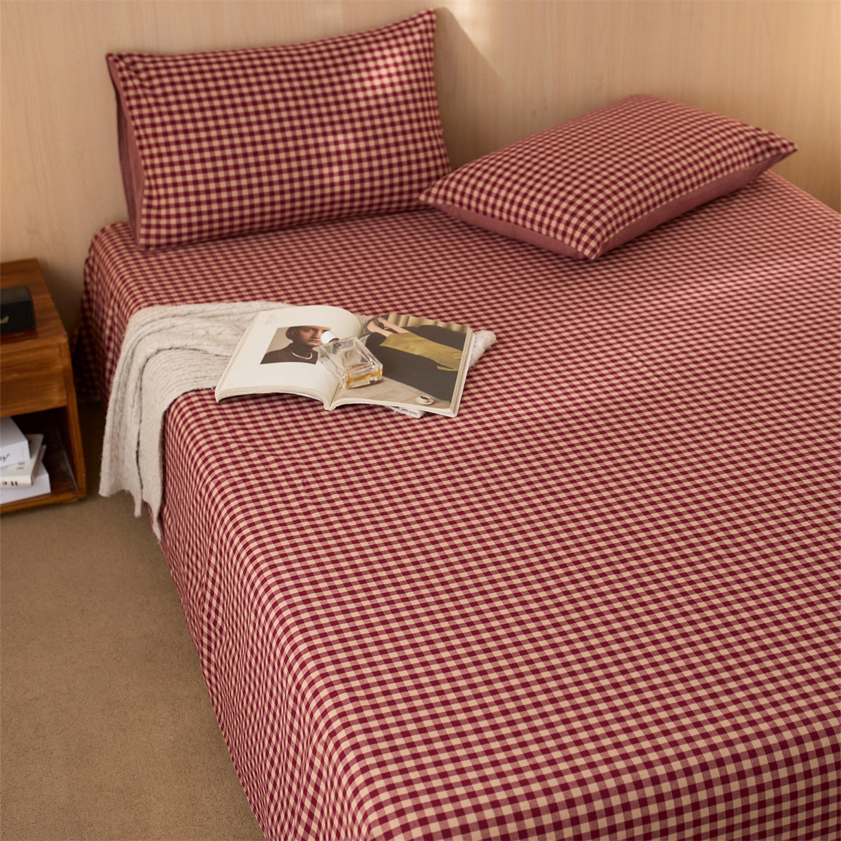 91家纺网 家纺一手货源 找家纺 启程家纺 2026新款纯棉水洗棉复古小格多规格系列单品床单 复古小格-红