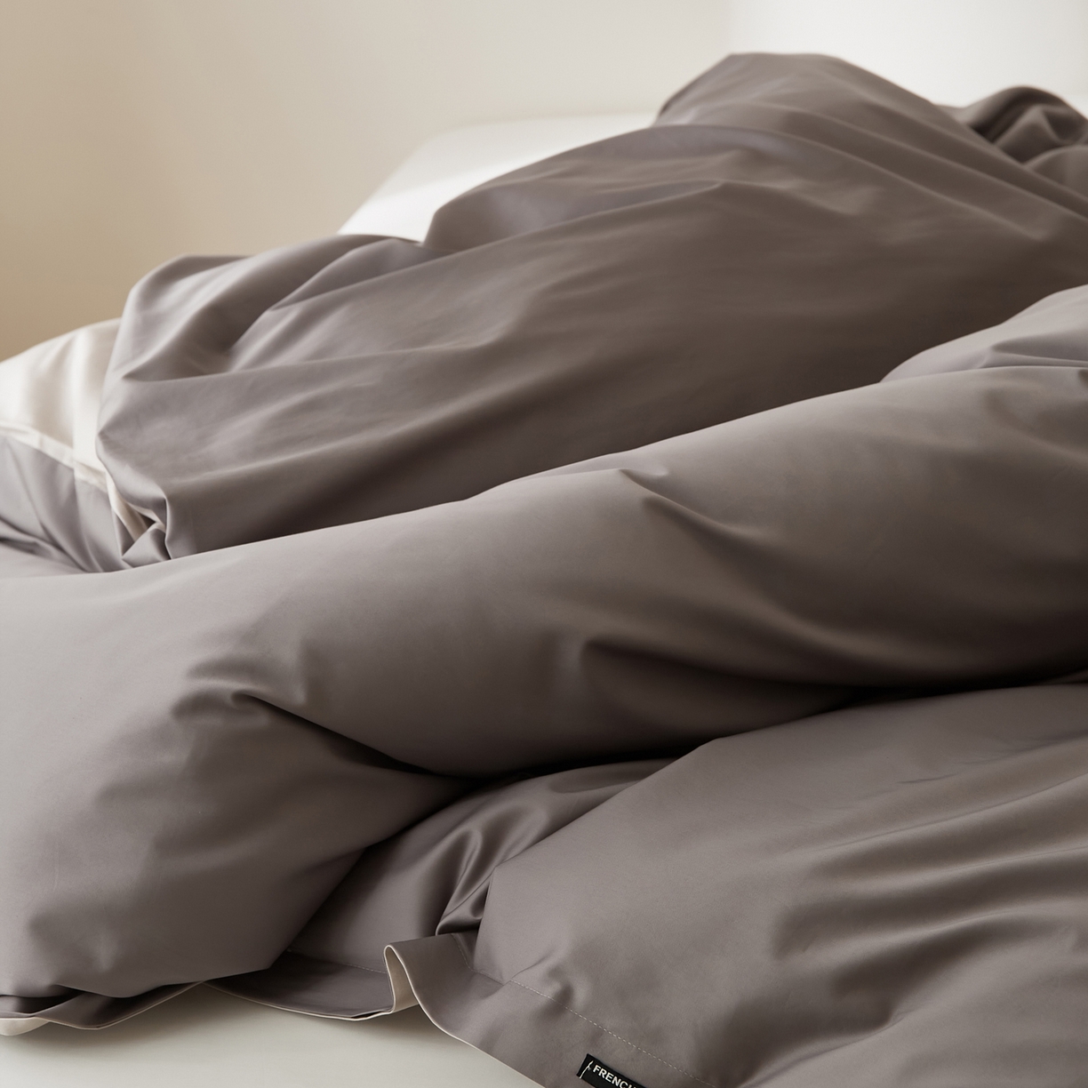 91家纺网 家纺一手货源 找家纺 EH家居 2026新款长绒棉安缦之境单品系列单被套 安缦之境-冰岛深灰