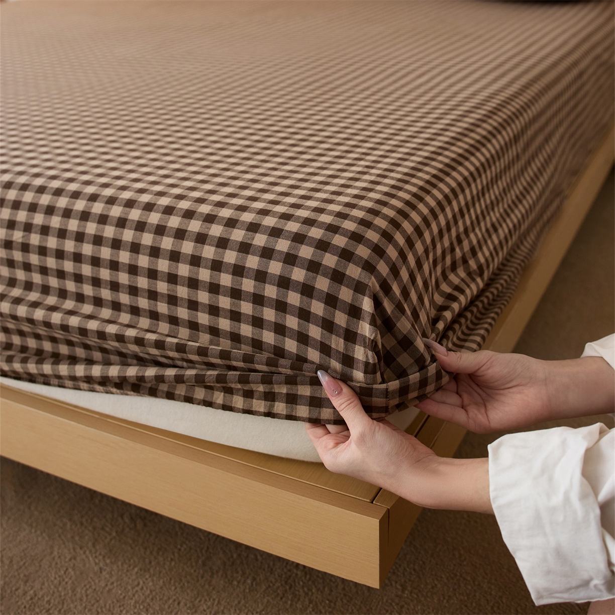 91家纺网 家纺一手货源 找家纺 启程家纺 2026新款纯棉水洗棉复古小格多规格系列单品床笠 复古小格-咖