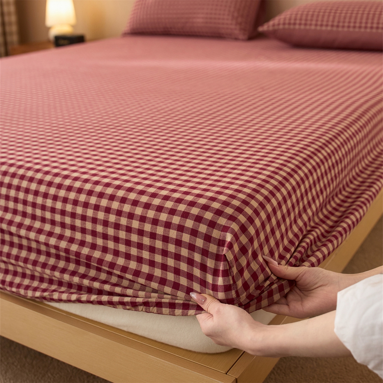 91家纺网 家纺一手货源 找家纺 启程家纺 2026新款纯棉水洗棉复古小格多规格系列单品床笠 复古小格-红