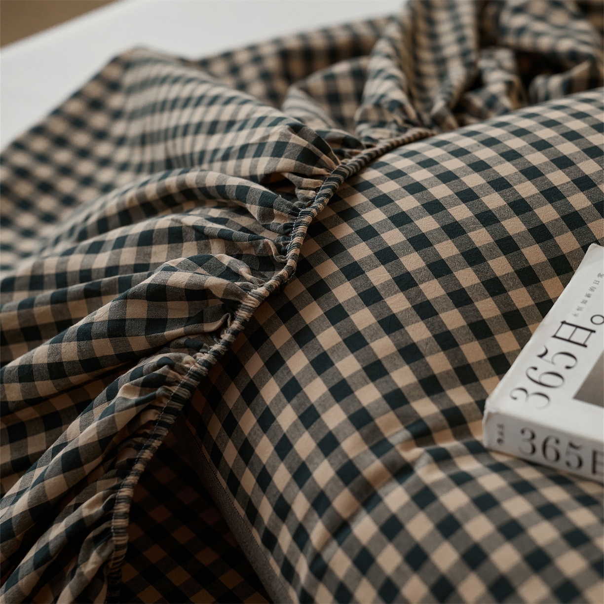 91家纺网 家纺一手货源 找家纺 启程家纺 2026新款纯棉水洗棉复古小格多规格系列单品床笠 复古小格-黑