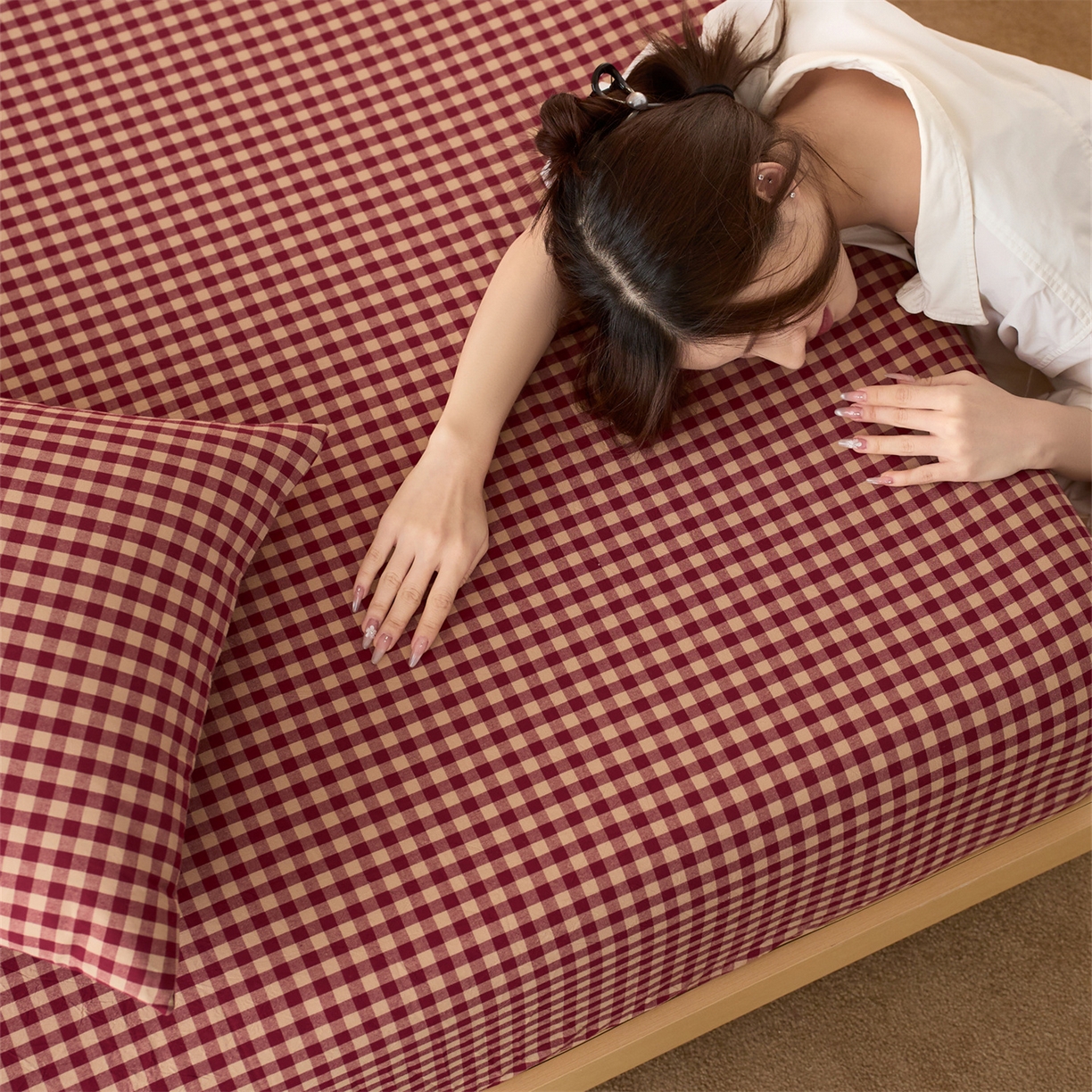 91家纺网 家纺一手货源 找家纺 启程家纺 2026新款纯棉水洗棉复古小格多规格系列单品床笠 复古小格-红