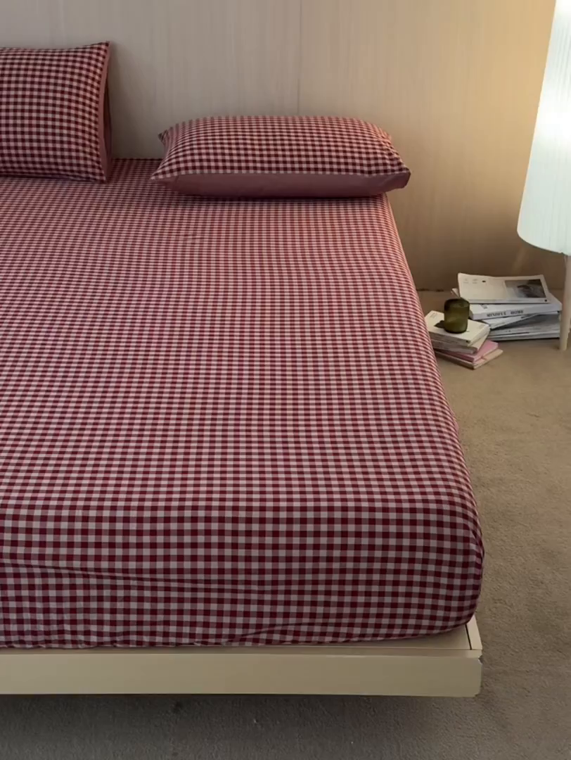 91家纺网 家纺一手货源 找家纺 启程家纺 2026新款纯棉水洗棉复古小格多规格系列单品床笠 复古小格-红