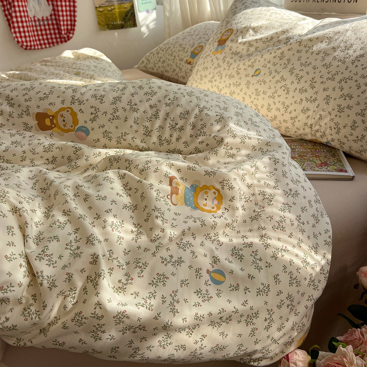 91家纺网 家纺一手货源 找家纺 水墨江南 2026新款加厚仿棉古法水洗棉小布袋款印花四件套 呆萌小狮子