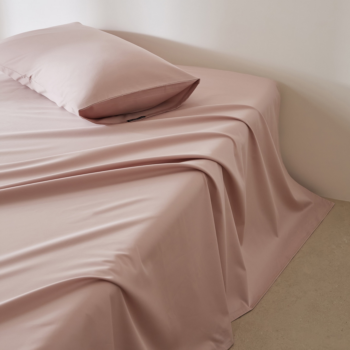 91家纺网 家纺一手货源 找家纺 EH家居 2026新款长绒棉安缦之境单品系列单床单 安缦之境-灰裸粉