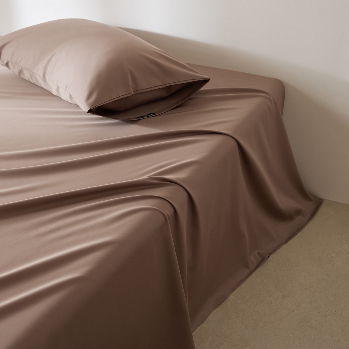 91家纺网 家纺一手货源 找家纺 EH家居 2026新款长绒棉安缦之境单品系列单床单 安缦之境-布朗尼咖