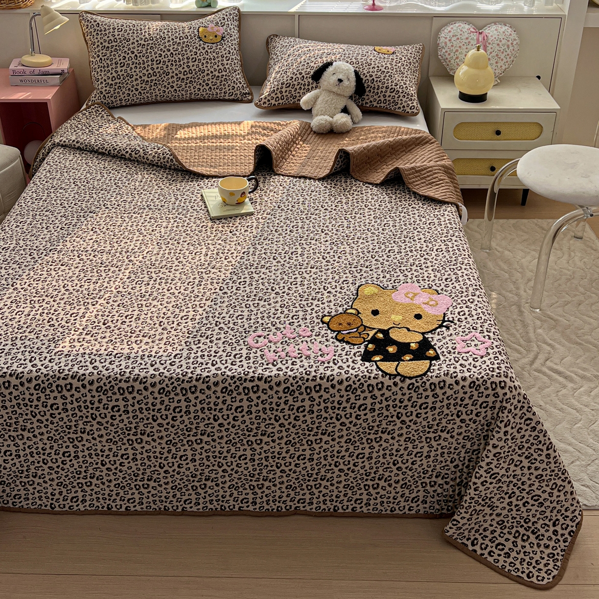 91家纺网 家纺一手货源 找家纺 水墨江南 2026直播热款加厚仿棉古法水洗棉夹棉床盖系列 豹纹猫